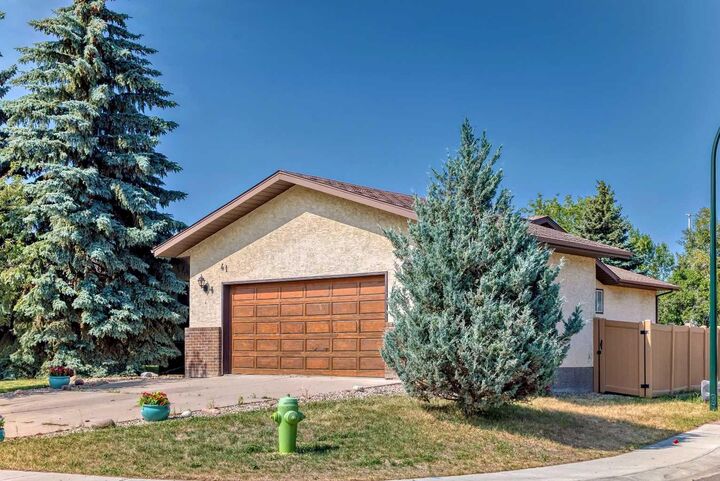 Property Photo:  41 Edge Close  AB T4N 3M2 