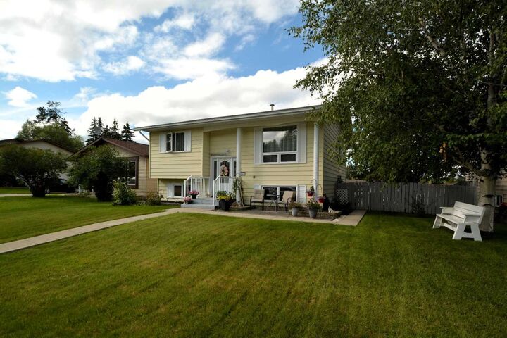 6908 5 Avenue  Edson AB T7E 1M5 photo