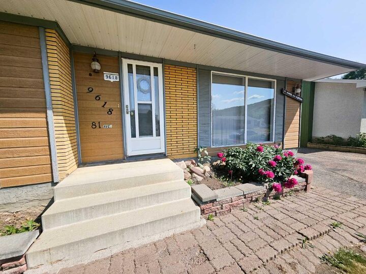 Photo de la propriété:  9618 81 Avenue  AB T8S 1A7 