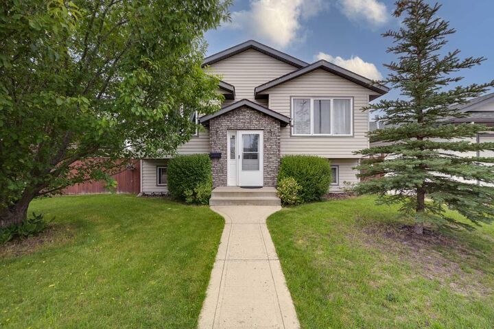 87 Lampard Crescent  Red Deer AB T4R 2W7 photo