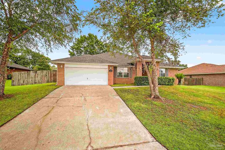 Property Photo:  1590 Twin Pines Cir  FL 32533 