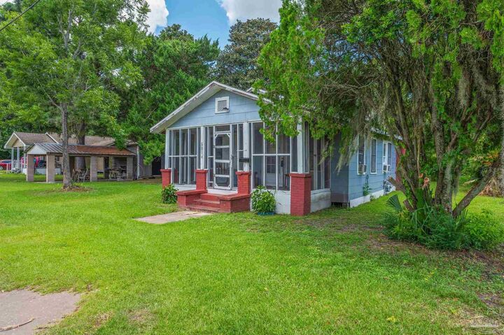 Property Photo:  6814 Hunt St Hunt St  FL 32570 