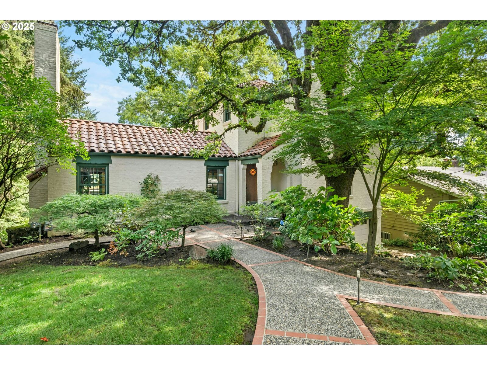 Property Photo:  991 SW Westwood Dr  OR 97239 