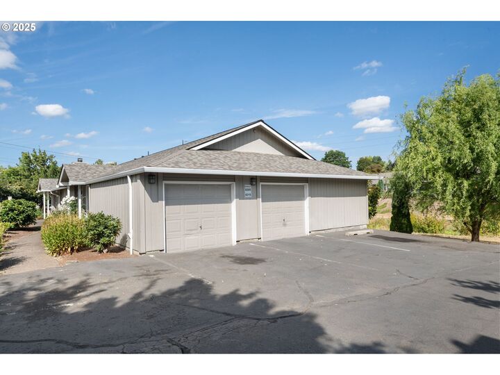 Property Photo:  8315 SW Shenandoah Way  OR 97062 