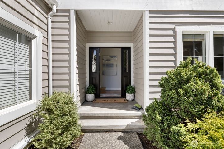 Property Photo:  737  Village Circle  NW  WA 98110 