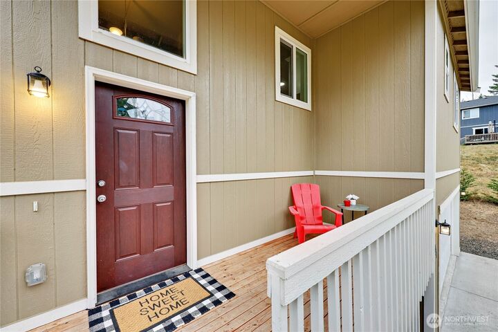 Property Photo:  2721  California Avenue E  WA 98366 