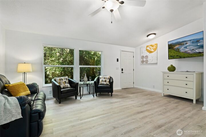 Property Photo: 1124 E Sunset Hill Road WA 98584
