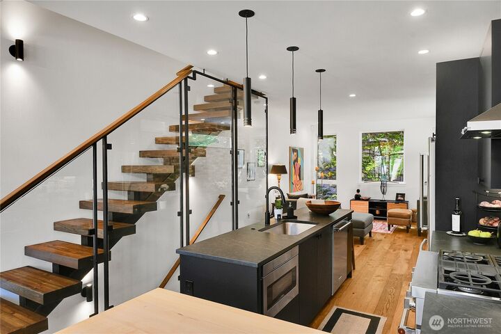 Property Photo: 2375 Minor Avenue E WA 98102