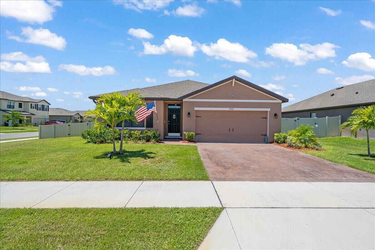 Property Photo: 7202 Tigereye Way FL 32949