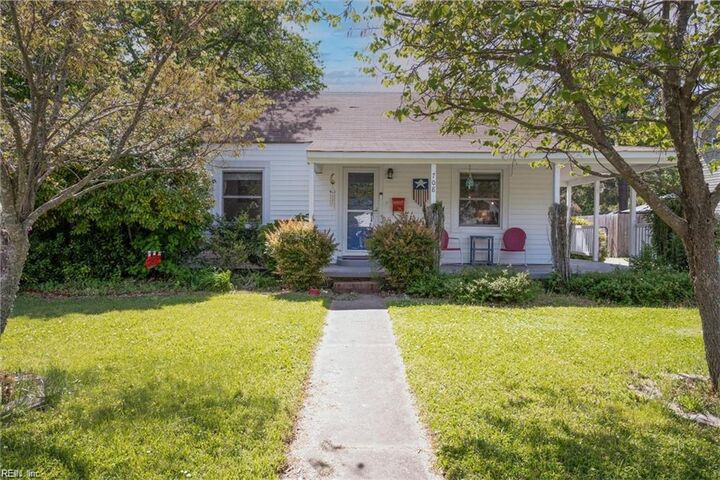 708 Sparrow Rd  Chesapeake VA 23325 photo