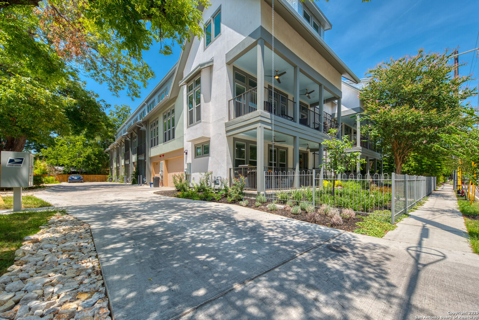 Property Photo:  139 Cedar 103  TX 78210 