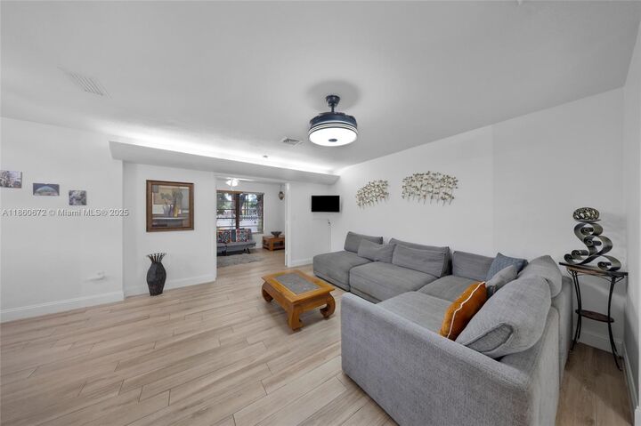 Property Photo:  911 N Park Rd  FL 33021 
