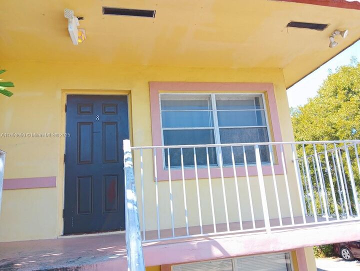 Property Photo:  1826 Cleveland St 8  FL 33020 