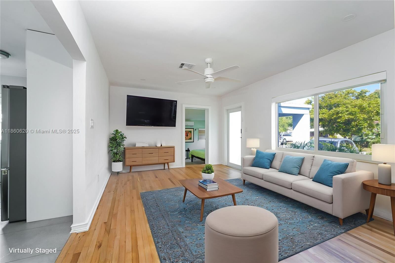 Property Photo:  1504 N Funston St  FL 33020 