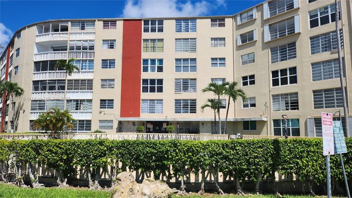 Property Photo:  1475 NE 125th Ter 408H  FL 33161 