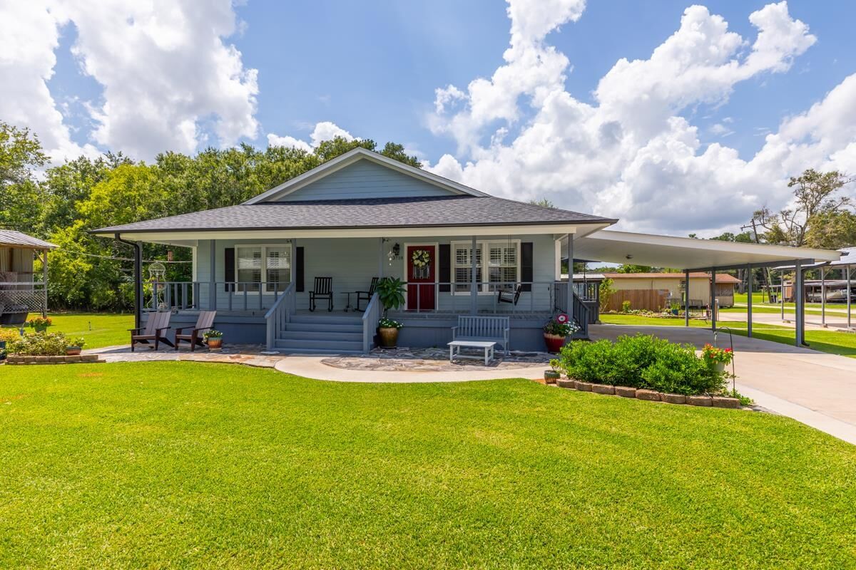 Property Photo: 3710 Eagleson Ln TX 77705