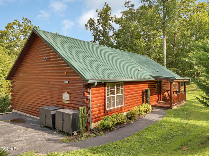 Property Photo:  