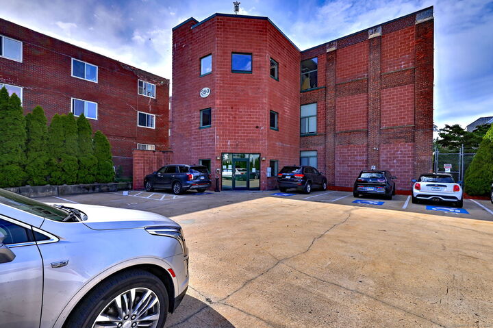 Property Photo:  390 Charles Street 110  CT 06606 