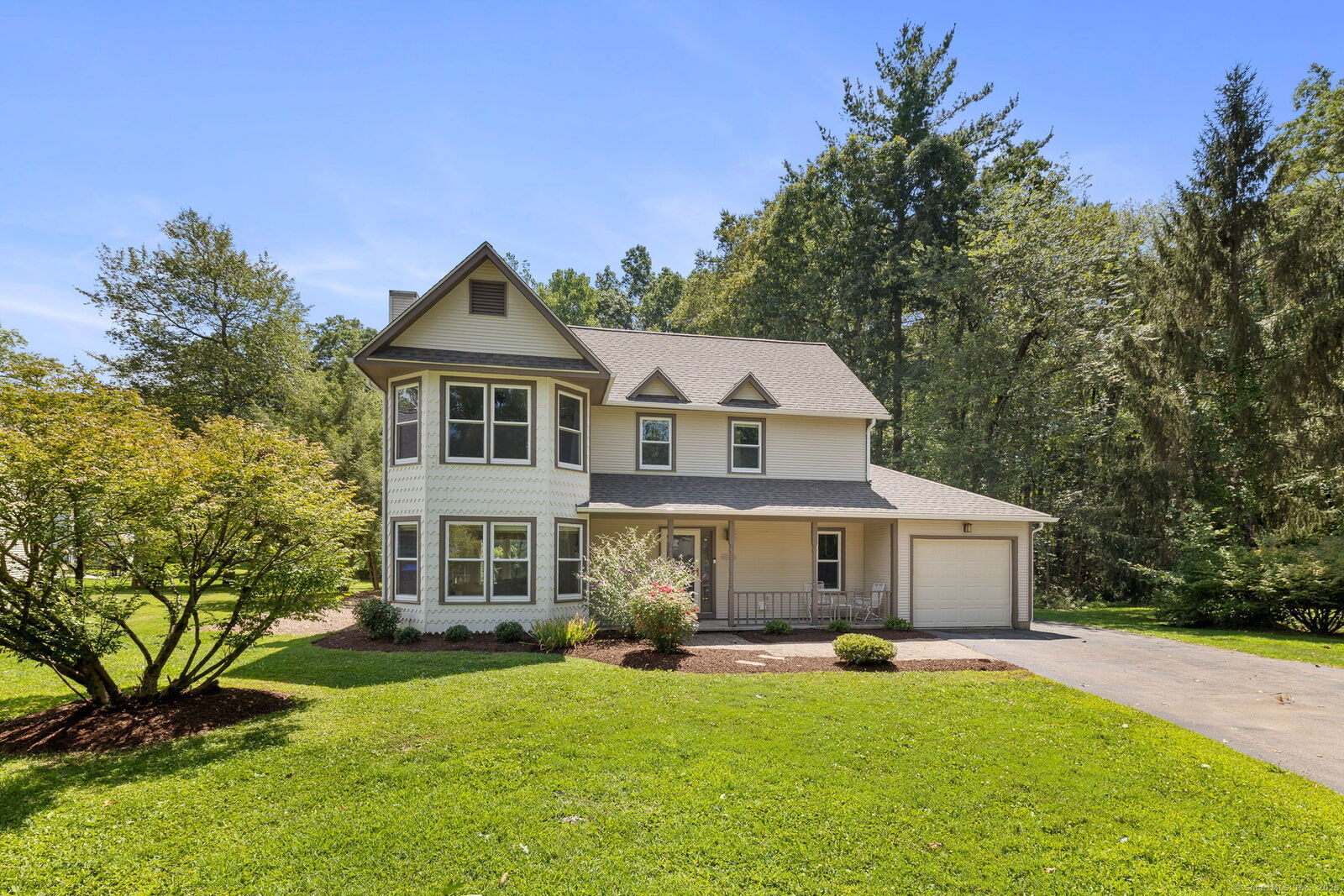 Property Photo:  19 Arrowwood Circle 19  CT 06074 