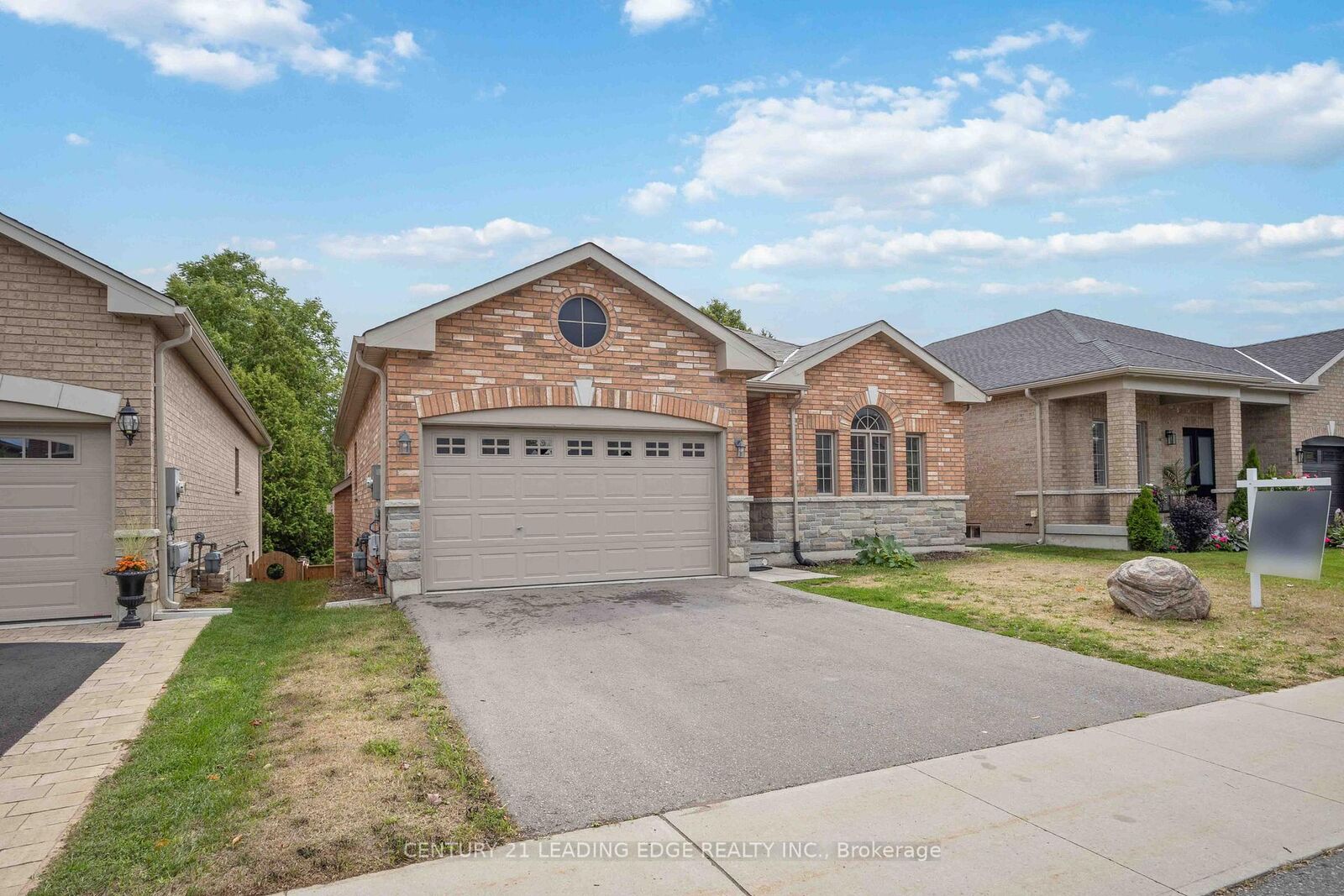 Property Photo: 147 Springdale Drive ON K9V 0H9