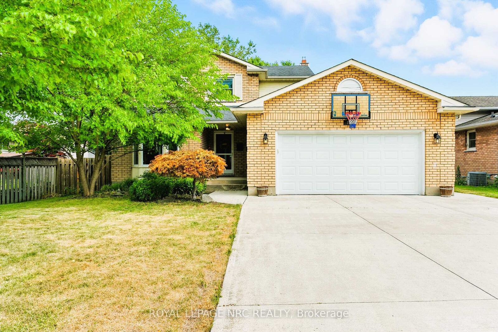 Property Photo:  260 Gadsby Avenue  ON L3C 6N5 