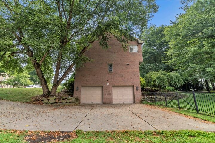 Property Photo: 425 Settlers Village Circle PA 16066