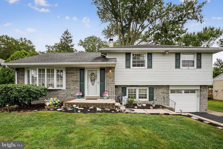 Property Photo: 1009 Twist Road PA 19115