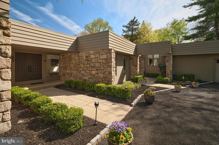 860 Dukes Drive  Yardley PA 19067 photo