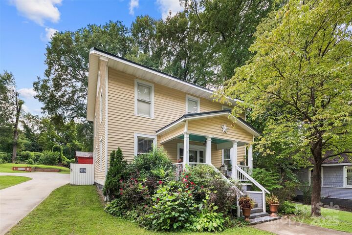 Property Photo:  115 W 4th Avenue  NC 28052 