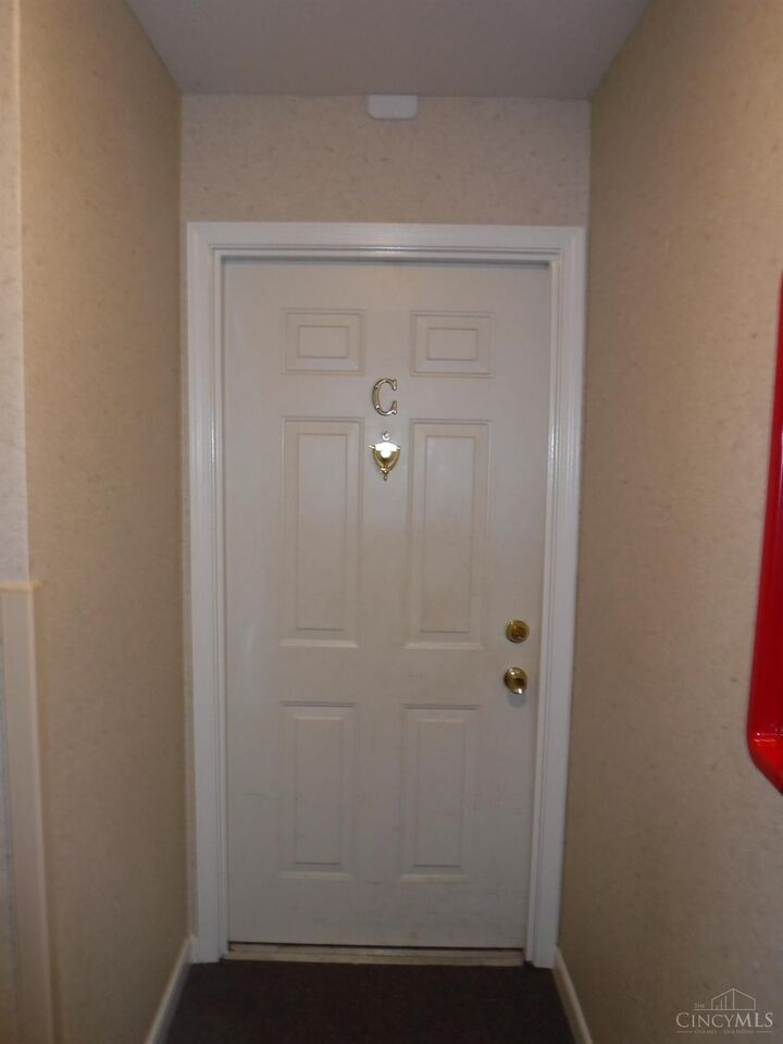 Property Photo: 7313 Chatham Court OH 45069