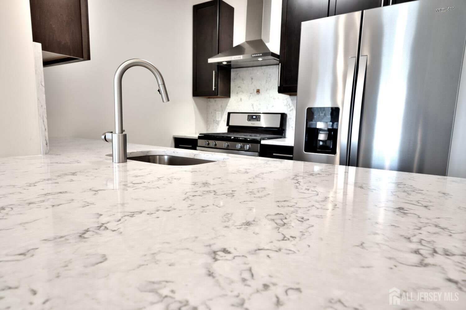 Property Photo:  842 Strassle Way  NJ 07080 