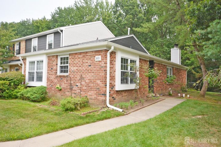303 Constitution Circle  North Brunswick NJ 08902 photo