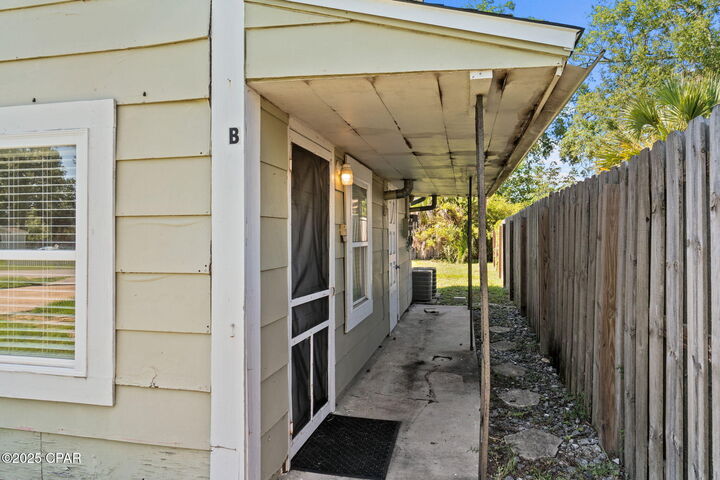 Property Photo: 525 8th Street FL 32456