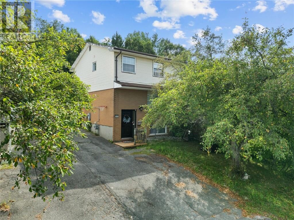 Property Photo:  608 Beatrice Crescent  ON P3A 5B5 
