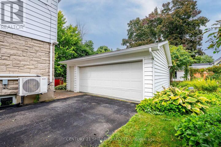 Property Photo: 903 Riverdale Avenue ON K6J 2L3