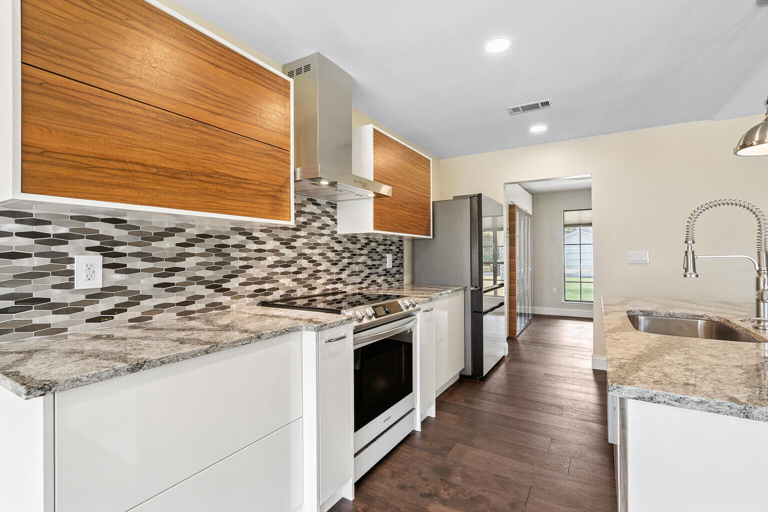 Property Photo: 30 Ashford Court FL 32569