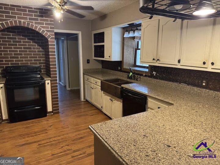 Property Photo:  127 Glen Oaks Road  GA 31069 