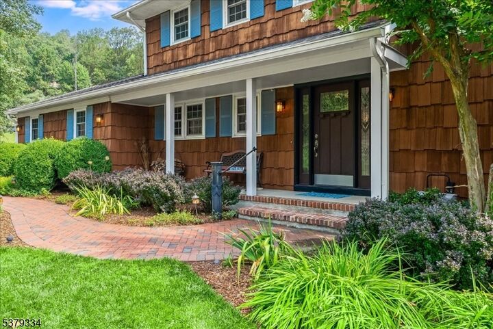 Property Photo: 6 Serpentine Dr NJ 08809