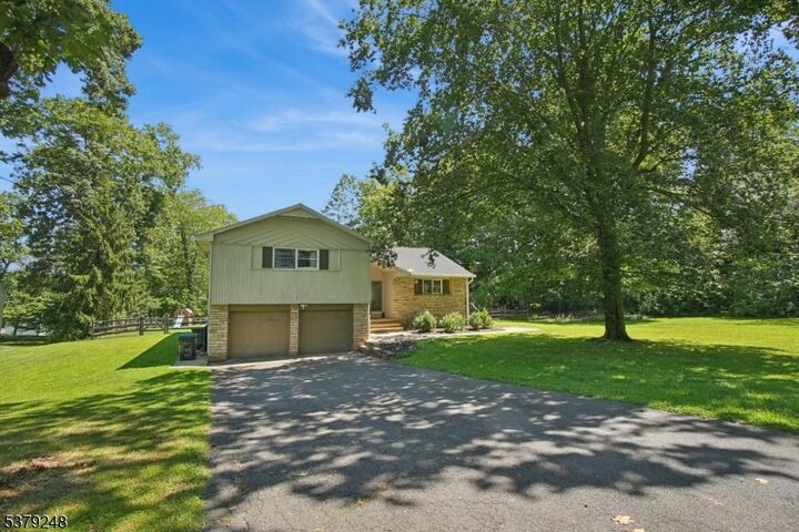 27 Fawn Dr  Raritan Twp. NJ 08822 photo