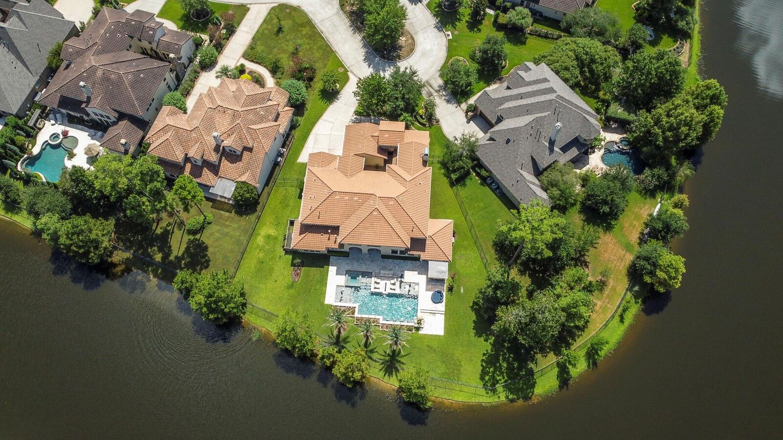 Property Photo: 18 N Shasta Bend Circle TX 77389