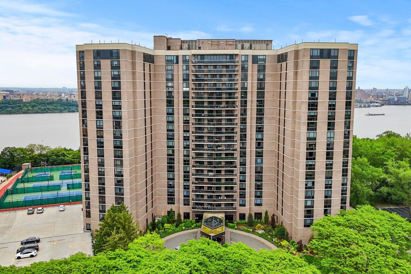 Property Photo: 1512 Palisade Ave 18J NJ 07024