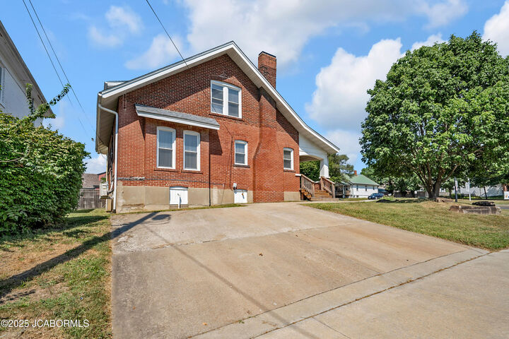 Property Photo:  200 W 4th Street  MO 65251 