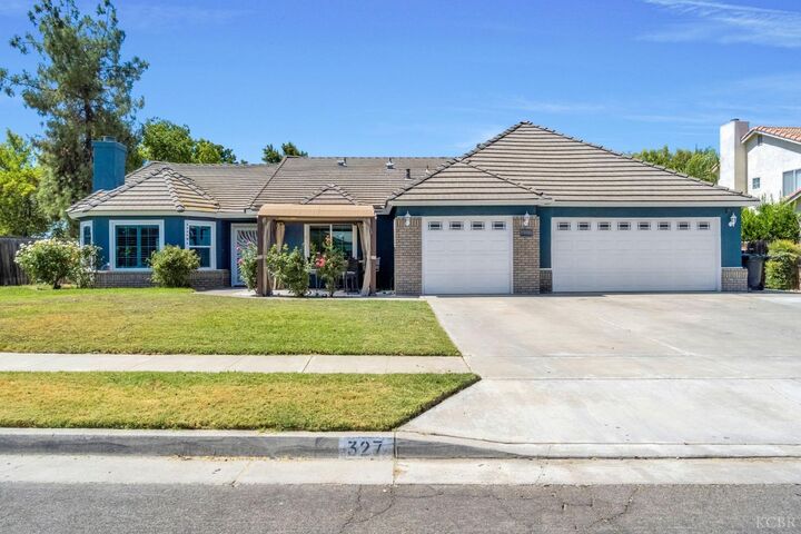Property Photo: 327 Brentwood Drive CA 93245
