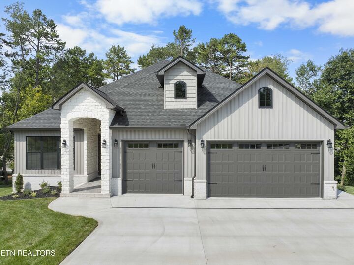 Property Photo:  407 Kiyuga Circle  TN 37774 