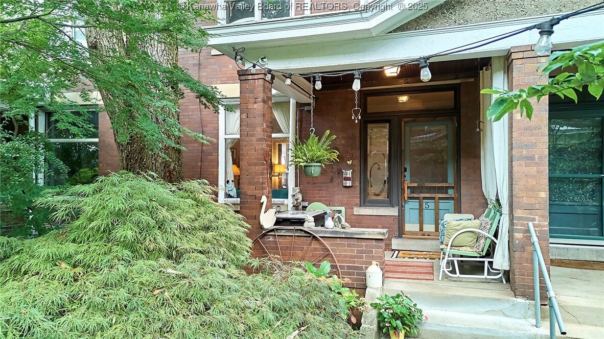 Property Photo:  5 Arlington Court  WV 25301 