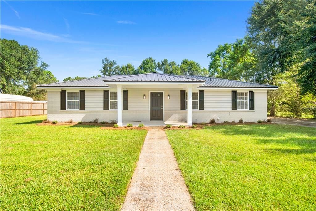 Property Photo: 8910 Larry Drive AL 36575