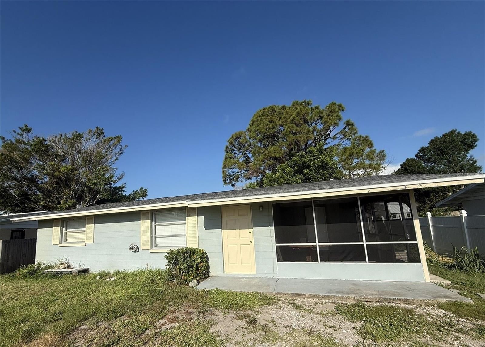 Property Photo: 860 Michigan Avenue FL 34223