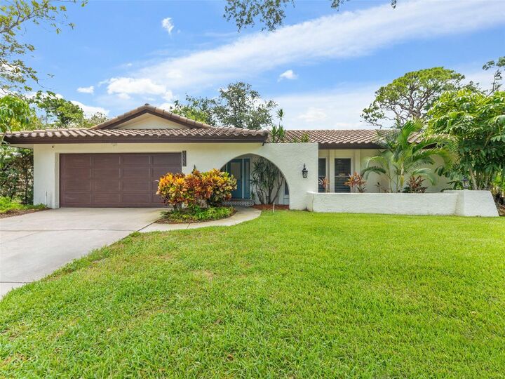7220 Sunshine Drive S  St Petersburg FL 33705 photo