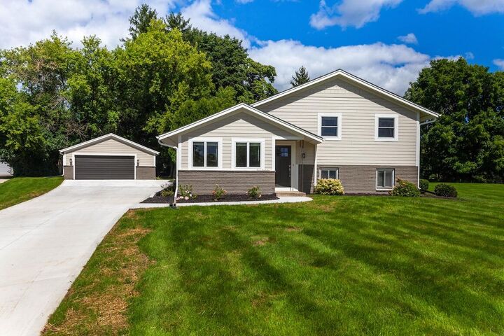 Property Photo: N20w28282 Oakton Rd WI 53072