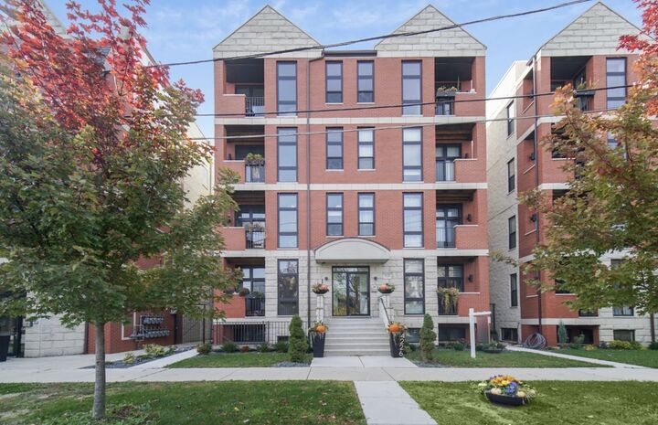 4226 S Ellis Avenue 2S  Chicago IL 60653 photo